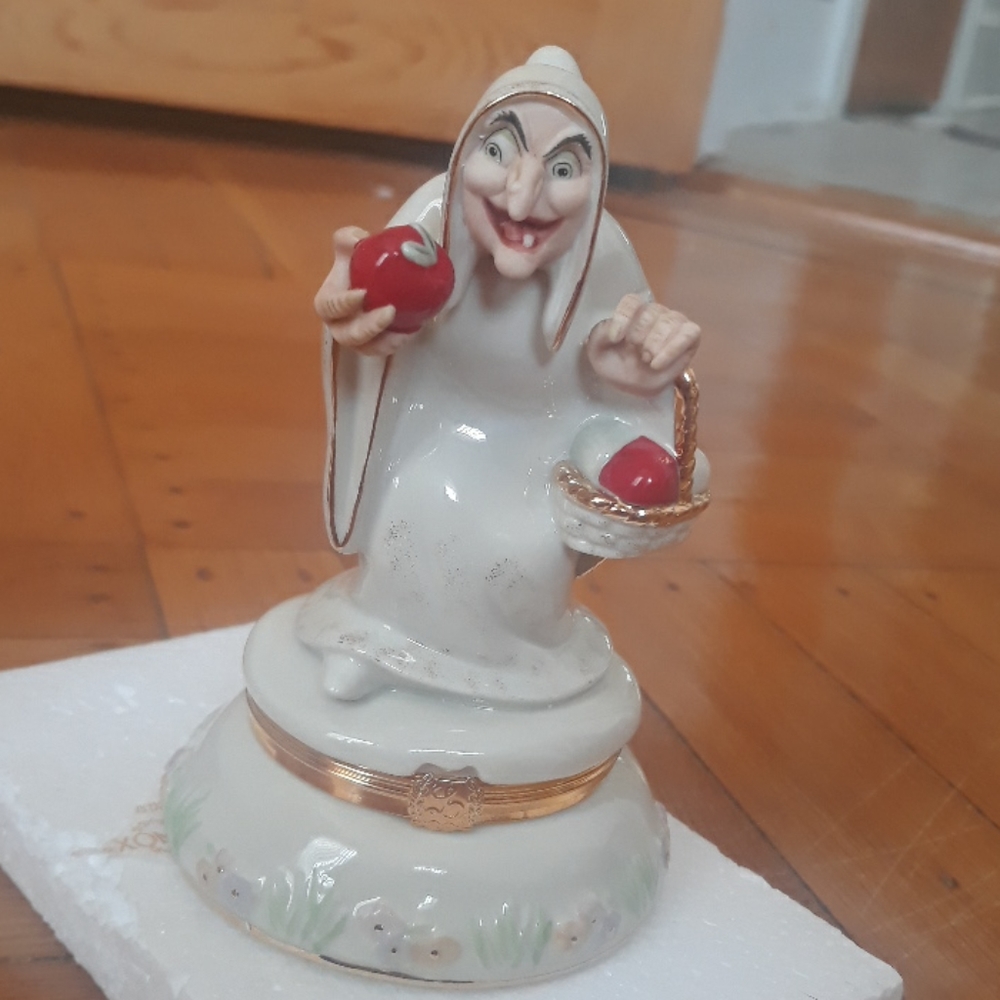 Rare: Disney Wicked Witch Snowwhite Collection